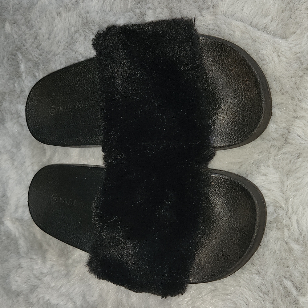 Black furry slides